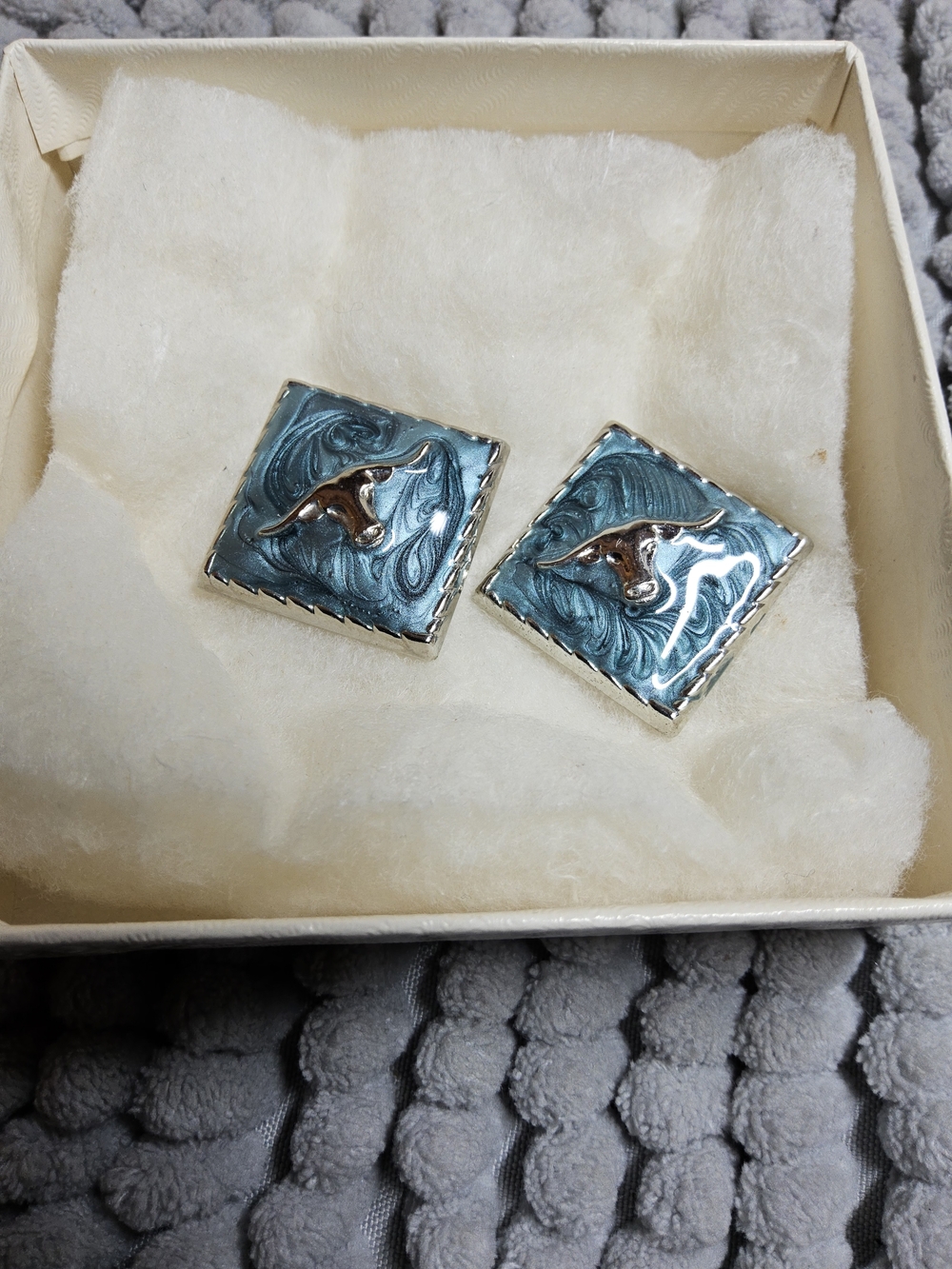 Preloved Vintage Texas Lomghorn Blue Enamel Silvertone Earrings